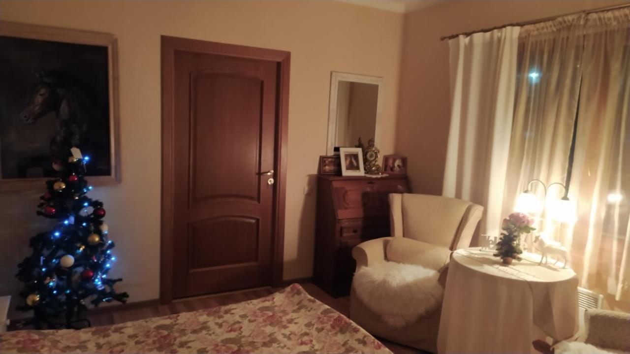 Hotel Cavalier House à Jumprava Extérieur photo